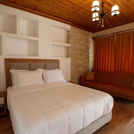 Rose Garden Hotel Gjirokastër Dış mekan fotoğraf