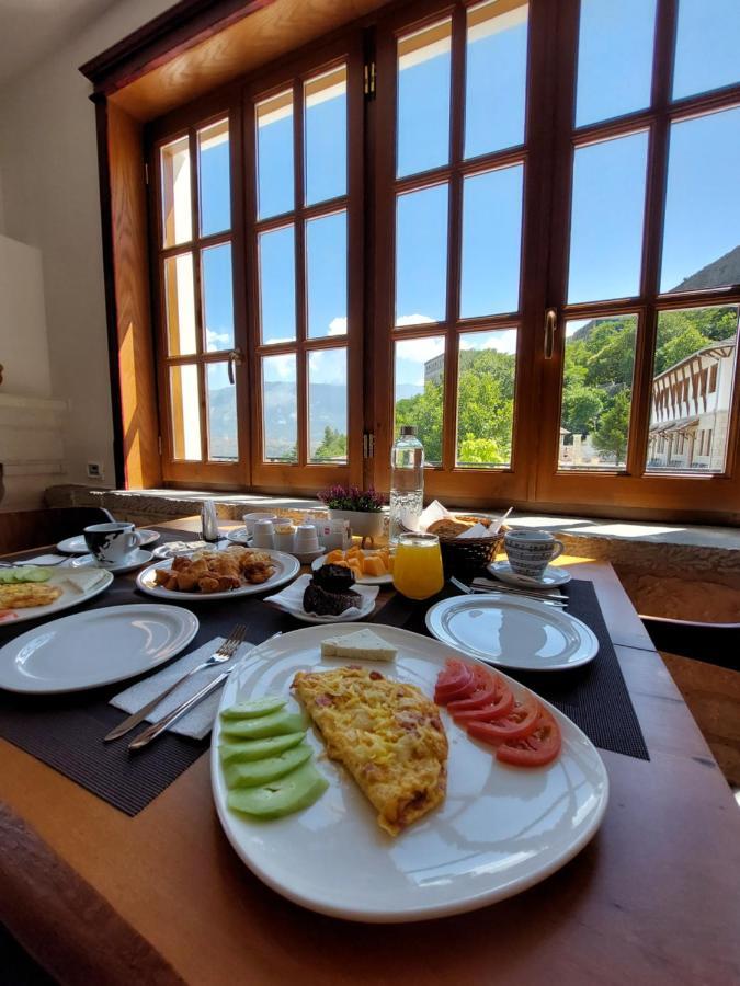 Rose Garden Hotel Gjirokastër Dış mekan fotoğraf