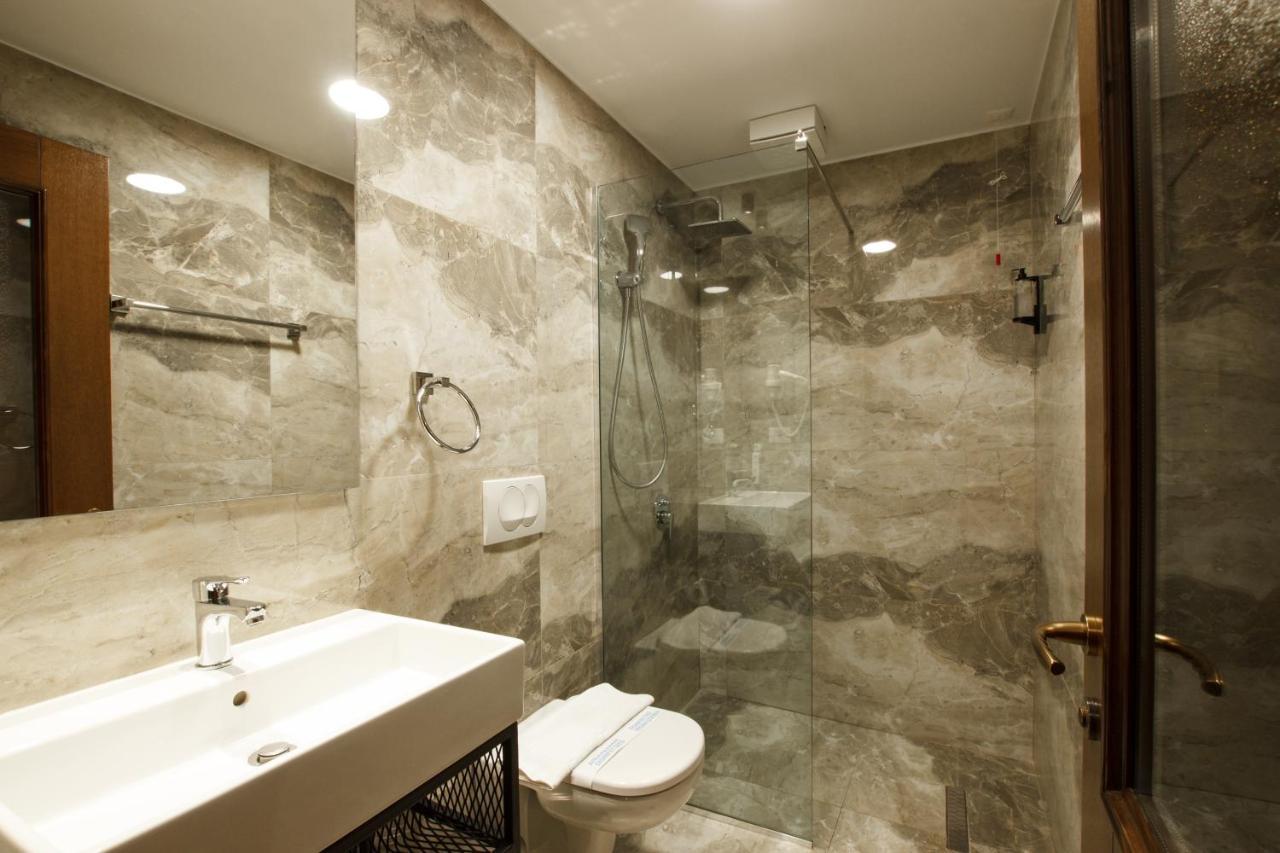 Rose Garden Hotel Gjirokastër Dış mekan fotoğraf