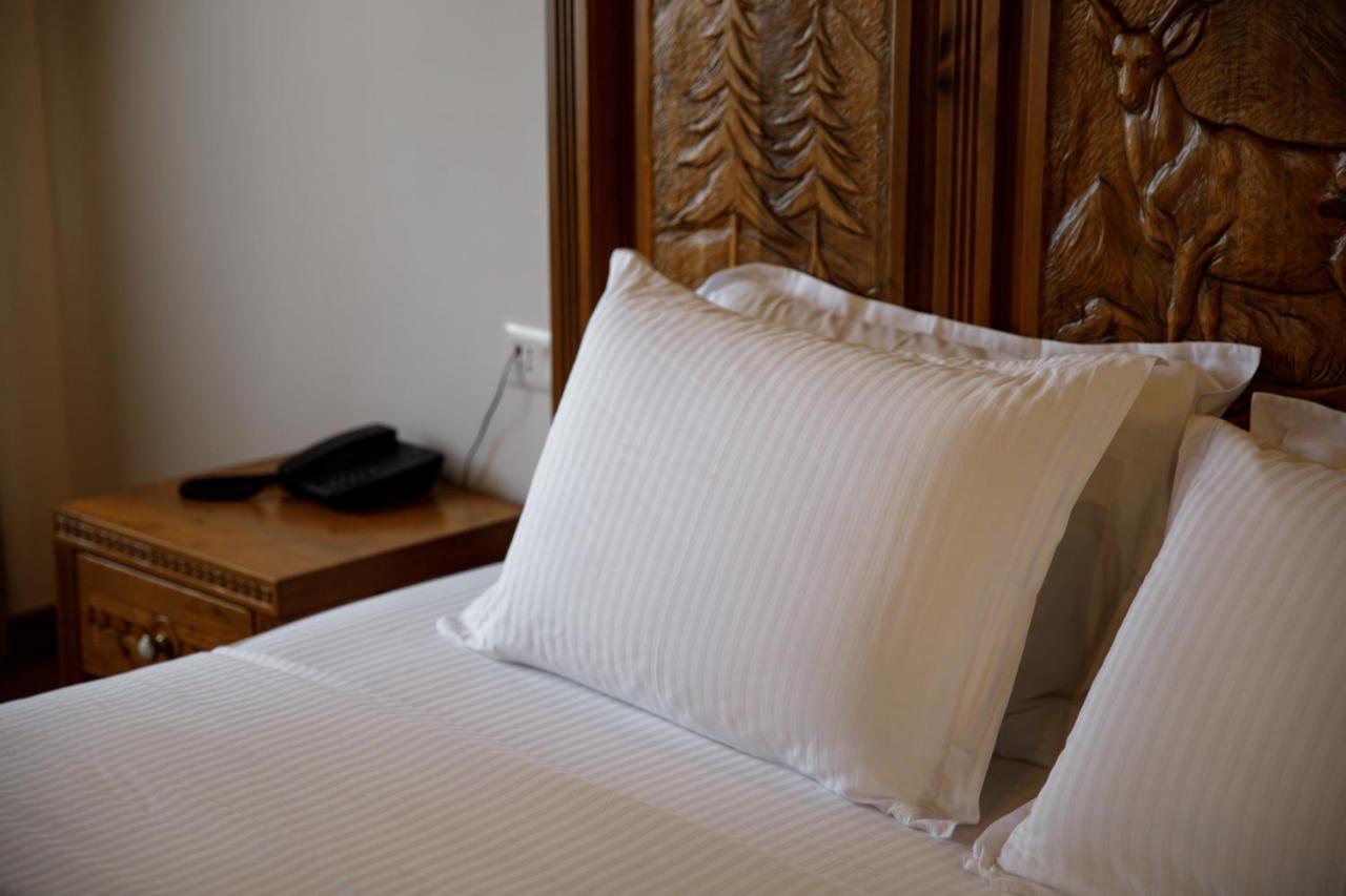 Rose Garden Hotel Gjirokastër Dış mekan fotoğraf