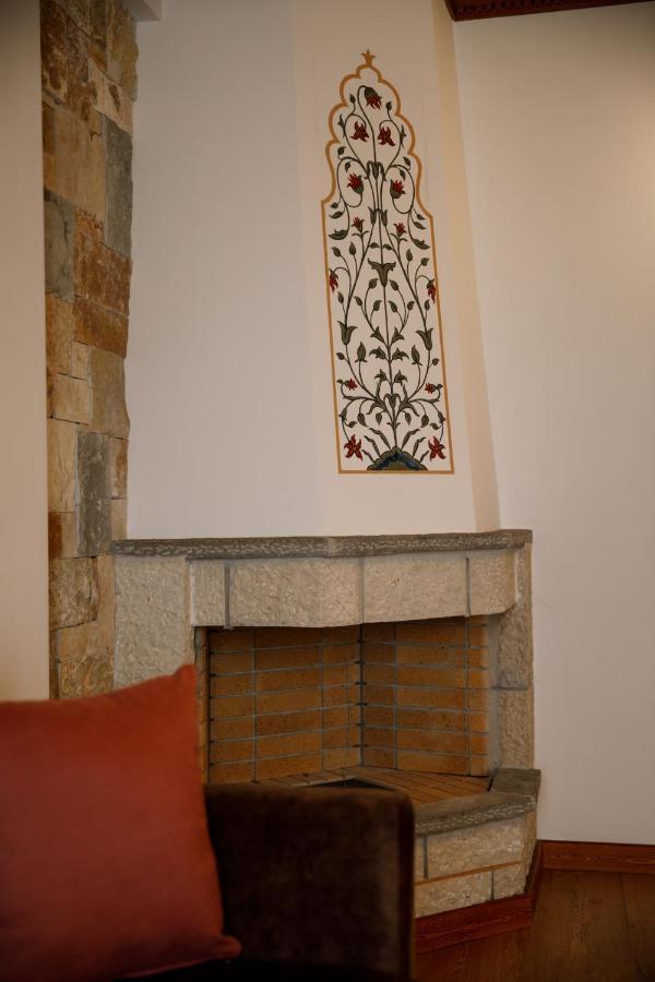 Rose Garden Hotel Gjirokastër Dış mekan fotoğraf
