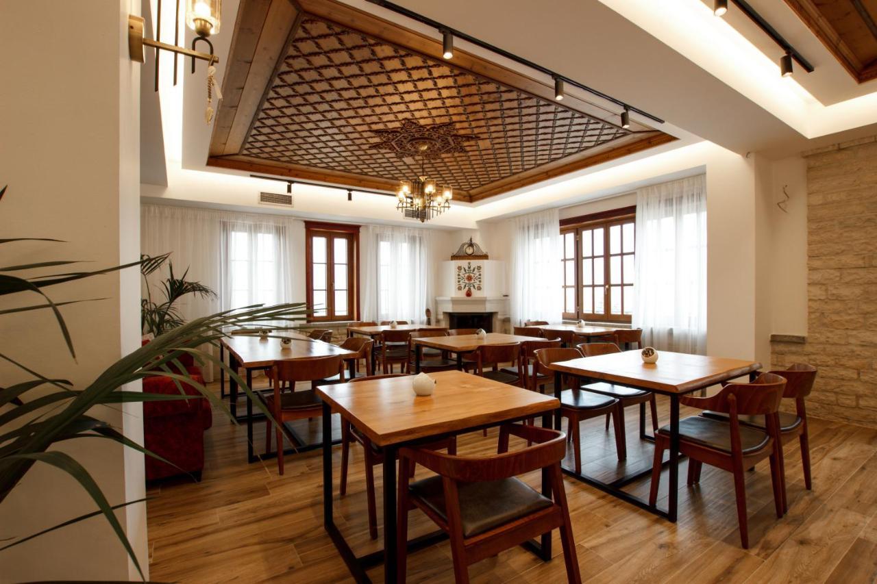 Rose Garden Hotel Gjirokastër Dış mekan fotoğraf