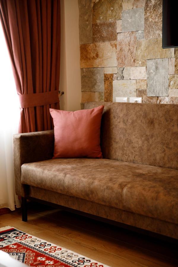 Rose Garden Hotel Gjirokastër Dış mekan fotoğraf