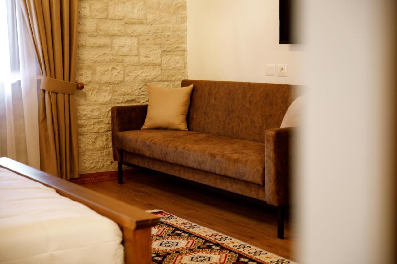 Rose Garden Hotel Gjirokastër Dış mekan fotoğraf
