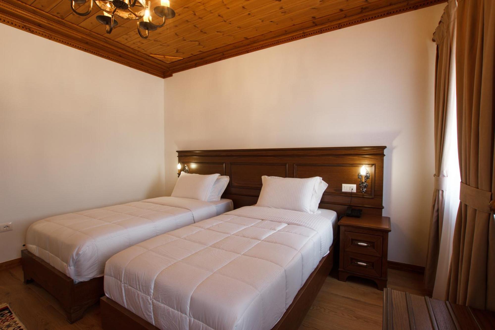 Rose Garden Hotel Gjirokastër Dış mekan fotoğraf