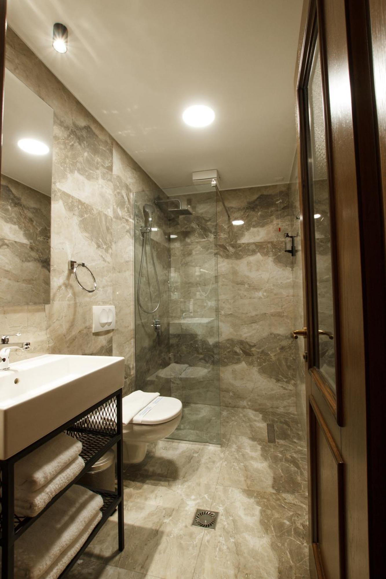 Rose Garden Hotel Gjirokastër Dış mekan fotoğraf