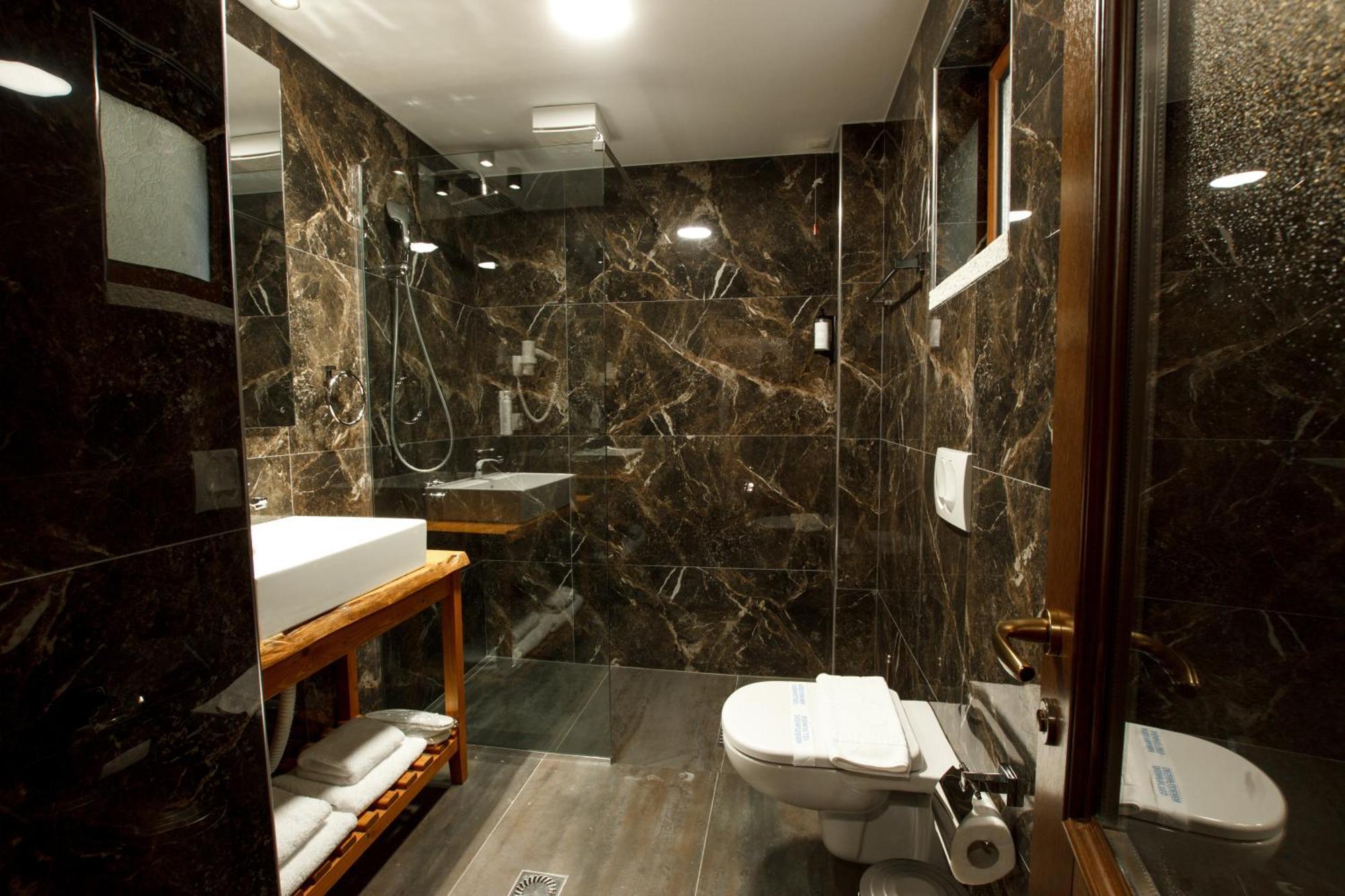 Rose Garden Hotel Gjirokastër Dış mekan fotoğraf
